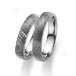 Tantal Trauringe mit Diamanten und Furrow Oberfläche Eheinge Schmuck Juwelier am Hochrhein Ringe für Heirat